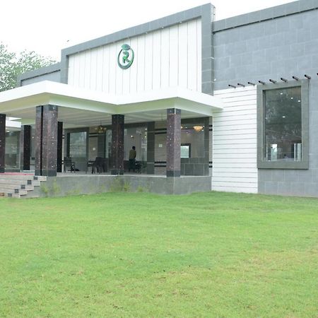 Royal Green Celebrate In Style サハーランプル エクステリア 写真