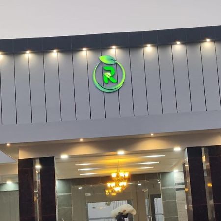 Royal Green Celebrate In Style サハーランプル エクステリア 写真